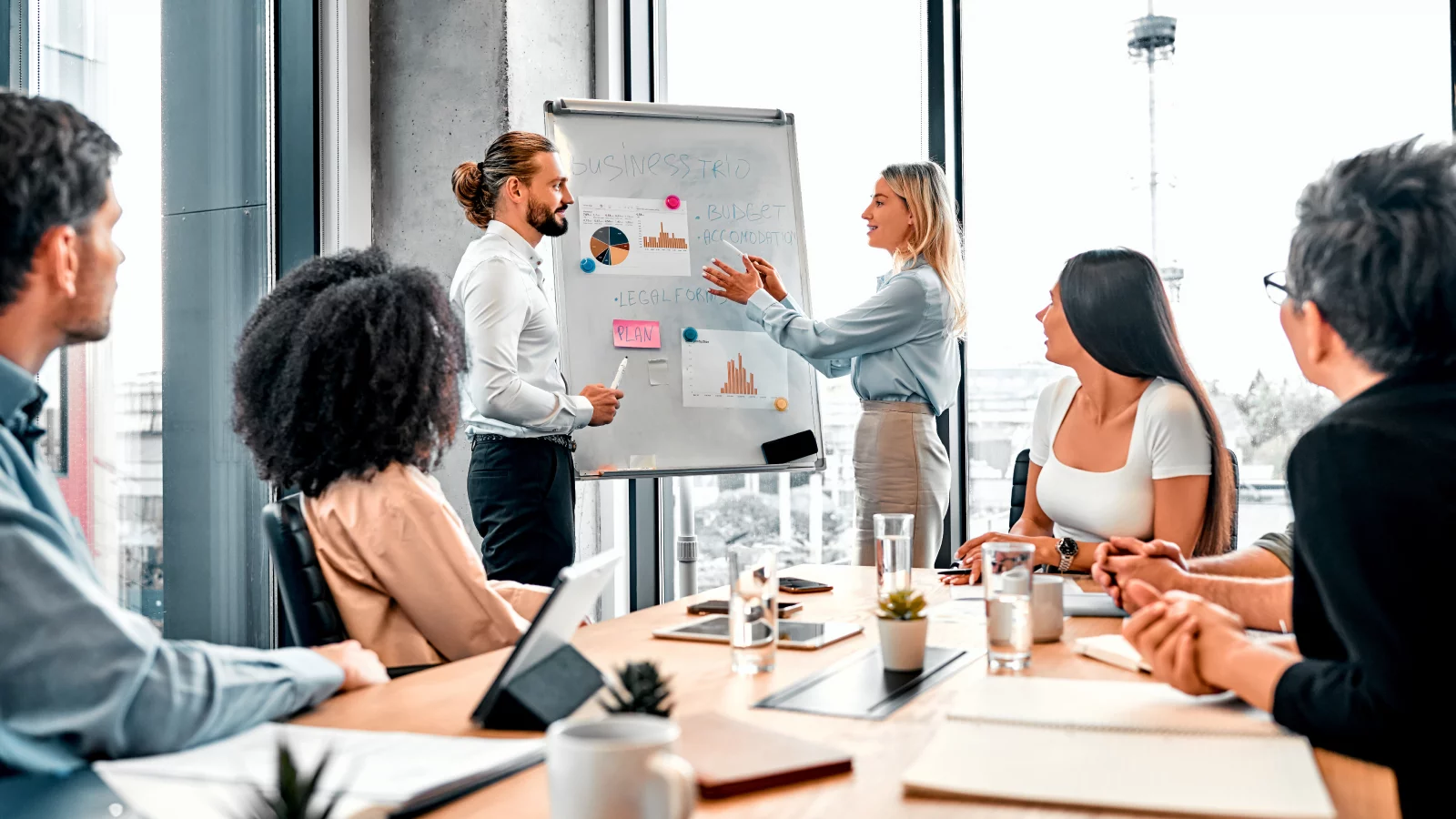 Équipe Investaraprio travaillant ensemble